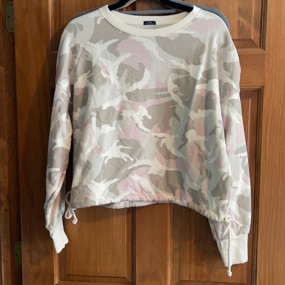 GAP cropped camouflage cropped sweatshirt